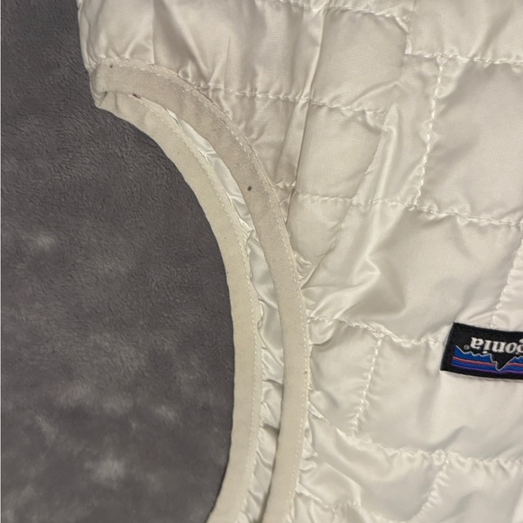 Patagonia White Quilted Down Vest with Logo - Picture 7 of 7